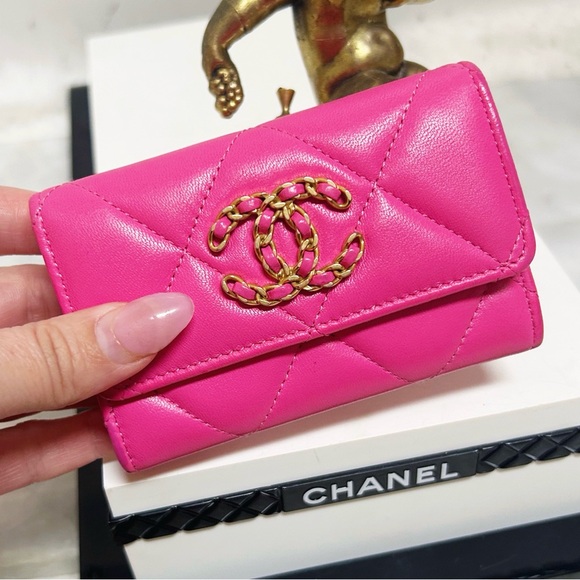 Authentic Chanel 19 Barbie Pink CC Card Wallet - Picture 12 of 13